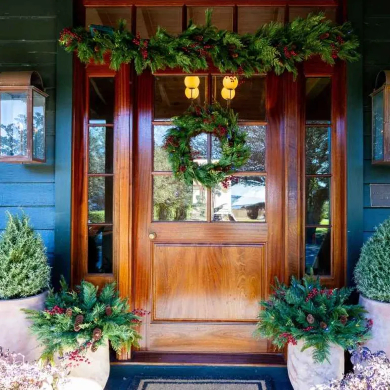 9' Dual Color LED In/Out Plug In Mixed Cedar Garland